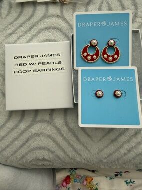 NEW DRAPER JAMES ROUND RED ENAMIL & GOLD TONE ACCENT & FAUX PEARLS STUD EARRINGS